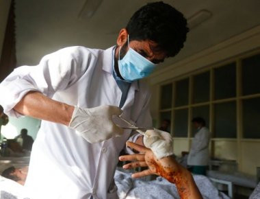 Τους 49 έφτασαν οι νεκροί του μακελειού στο νοσοκομείο της Καμπούλ (βίντεο)